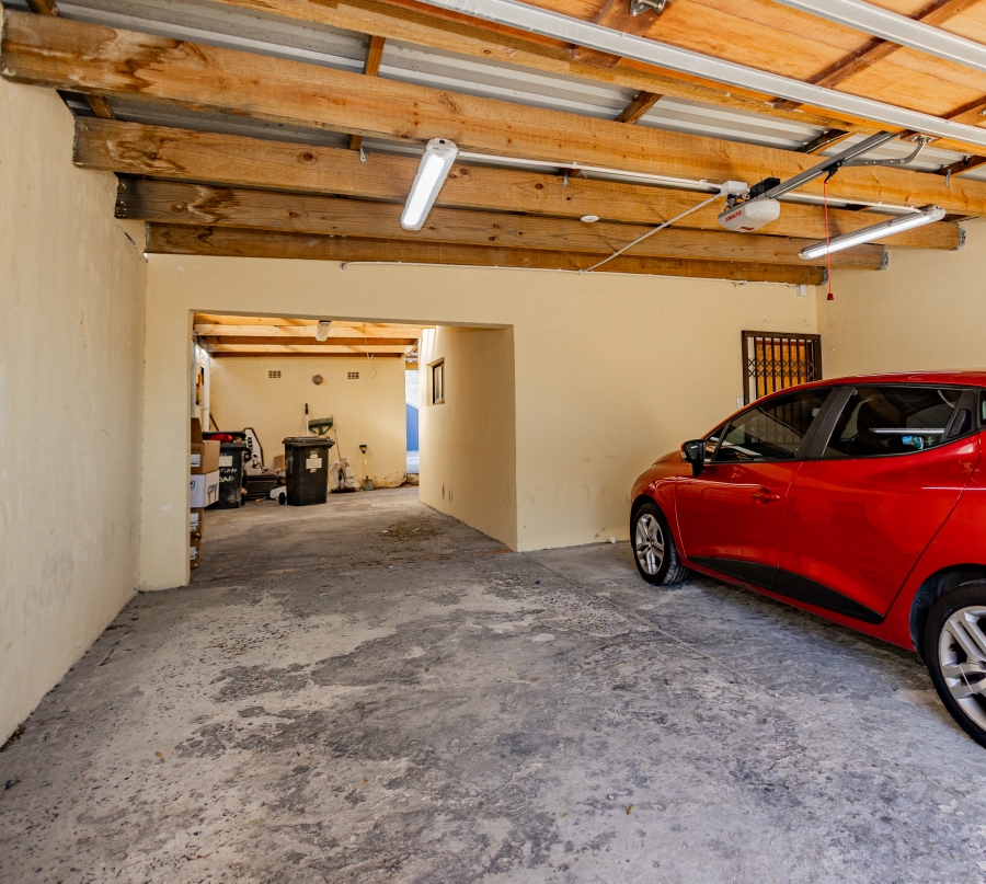 6 Bedroom Property for Sale in Sanddrift Western Cape